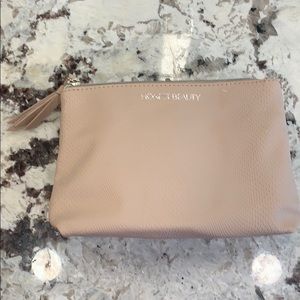 Honest Beauty bag with Goodies!